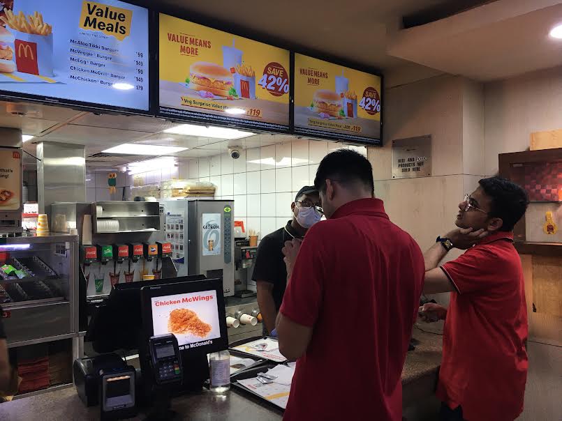 インド マクドナルド 店内